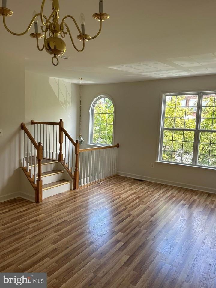 42540 Magellan Sq - Photo 4 of 38