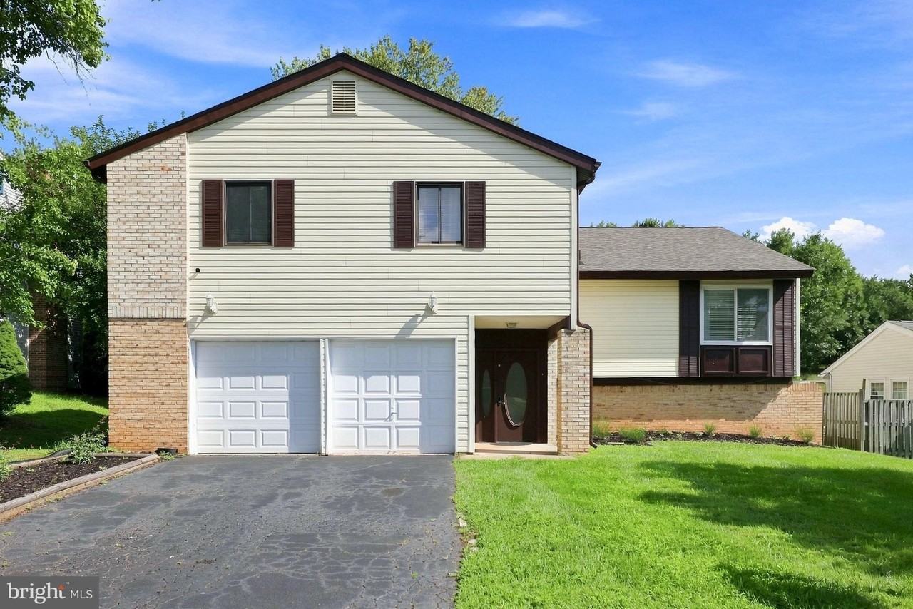 109 Biscayne Ct - Photo 2 of 50