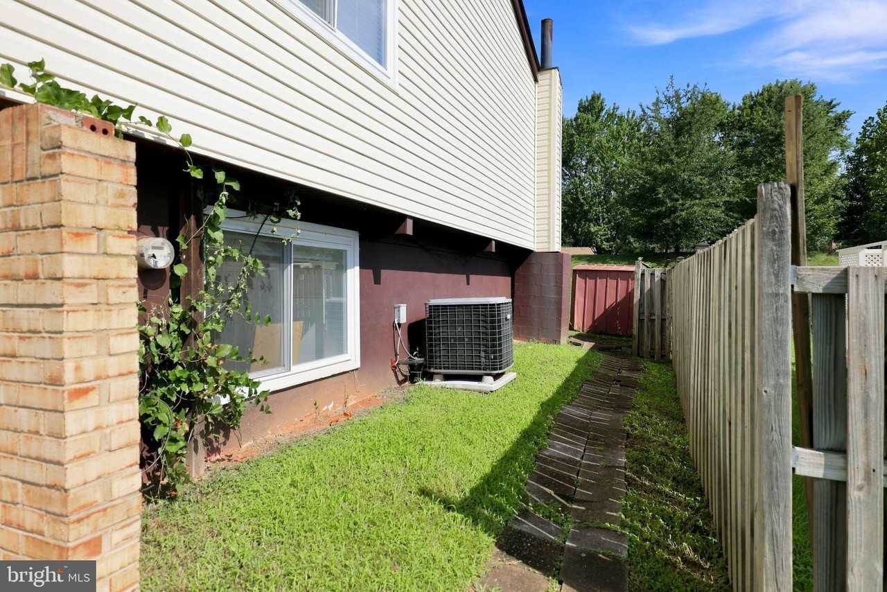 109 Biscayne Ct - Photo 6 of 50