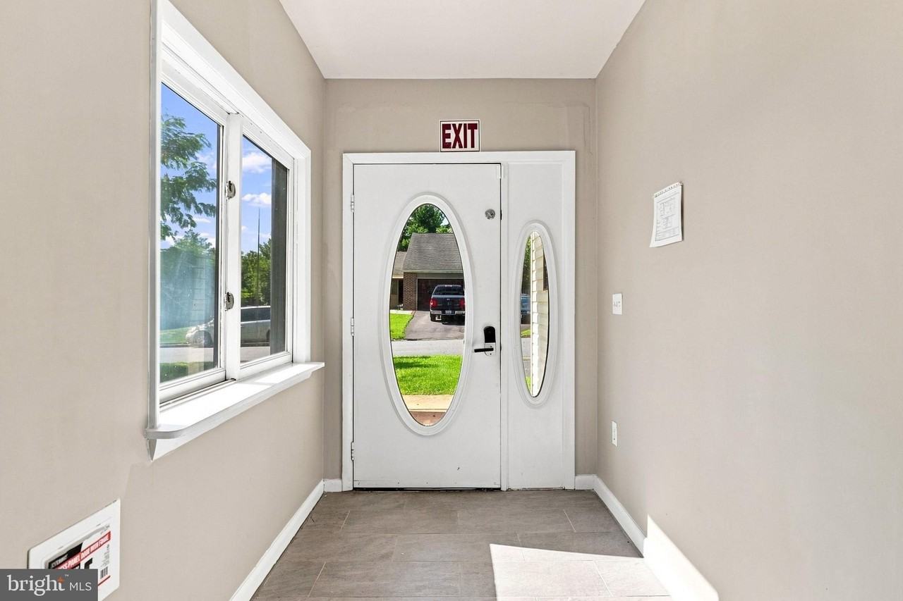 109 Biscayne Ct - Photo 3 of 50