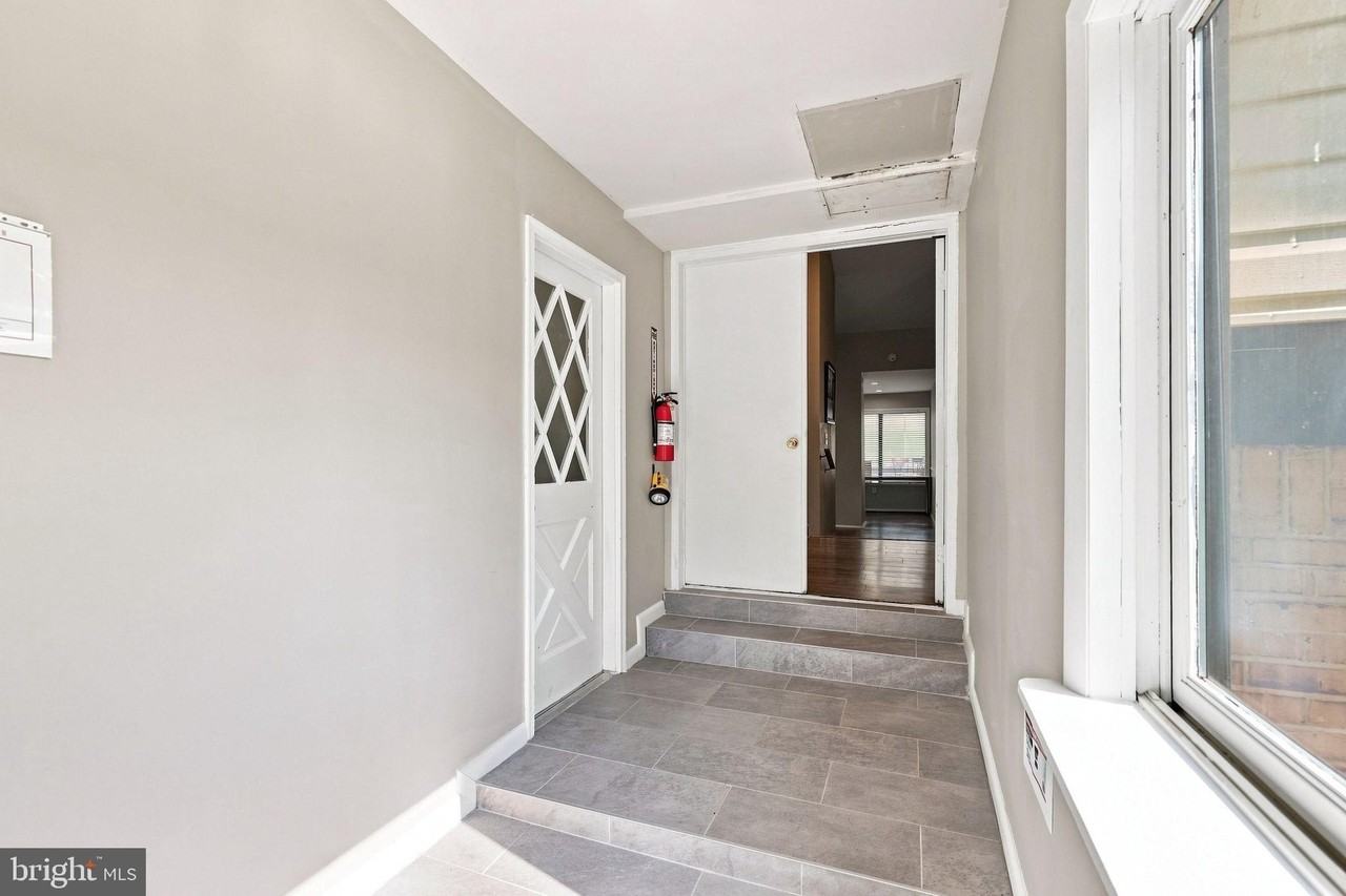 109 Biscayne Ct - Photo 4 of 50