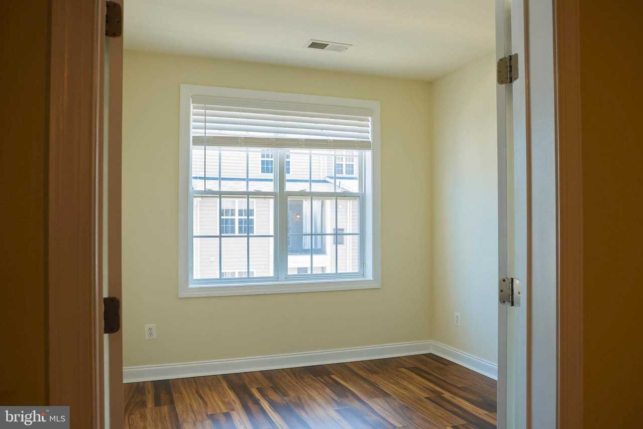 15213 Lancashire Dr - Photo 3 of 38