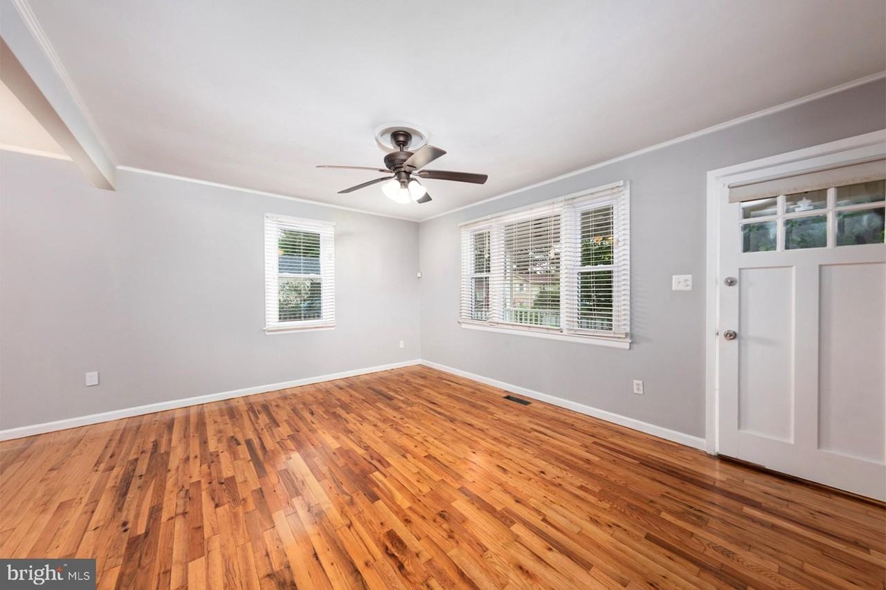 14704 Featherstone Rd - Photo 4 of 31