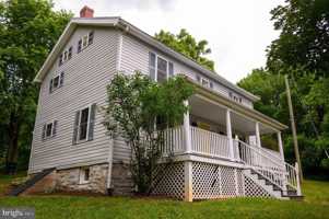 featured image of 169 E Creek Rd