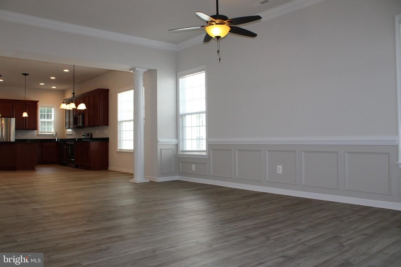 7412 Lees Command Blvd - Photo 3 of 28