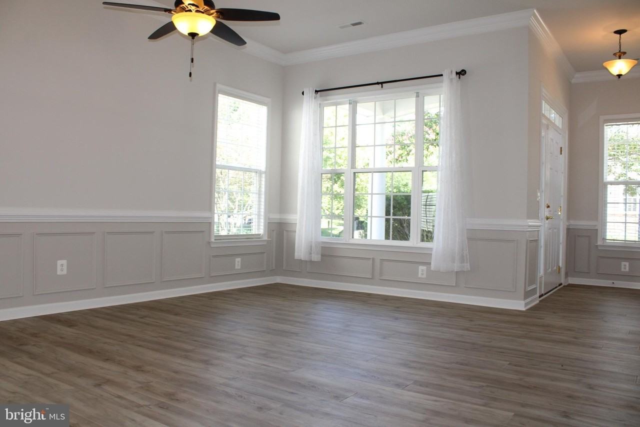 7412 Lees Command Blvd - Photo 4 of 28