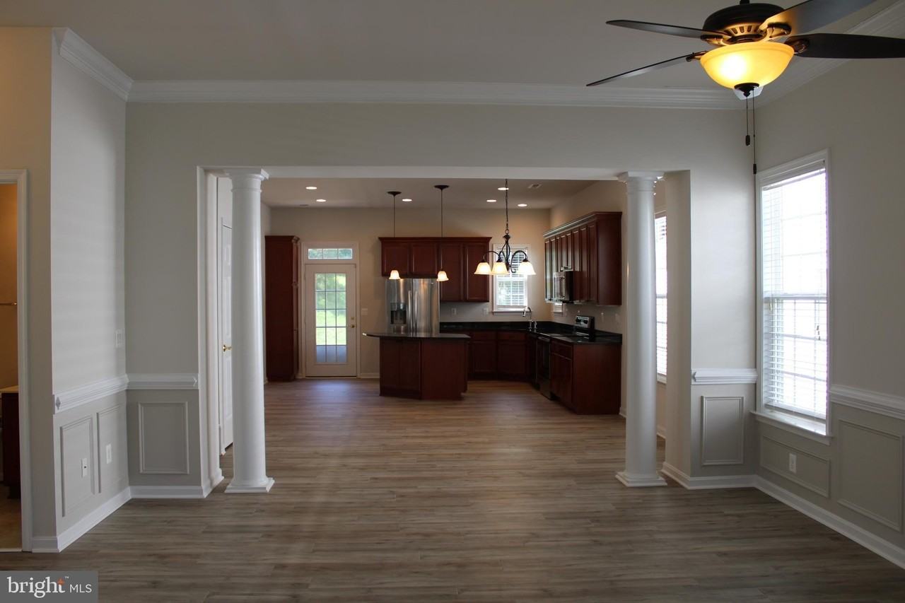 7412 Lees Command Blvd - Photo 5 of 28