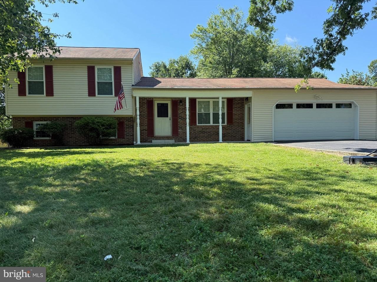 131 Stevens Dr - Photo 2 of 18