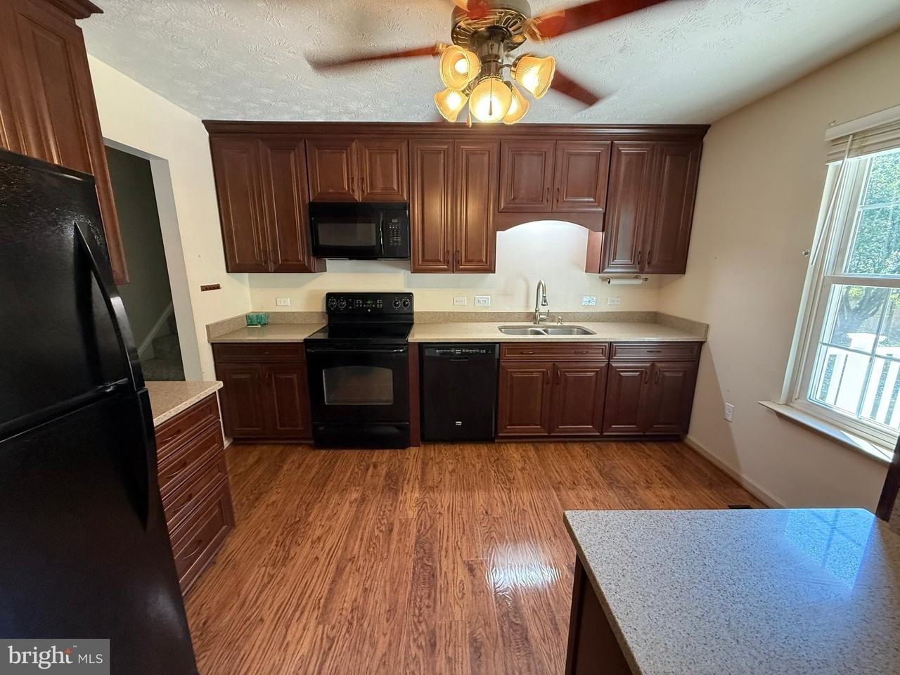 131 Stevens Dr - Photo 5 of 18
