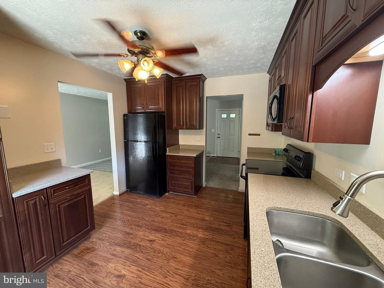 131 Stevens Dr - Photo 6 of 18