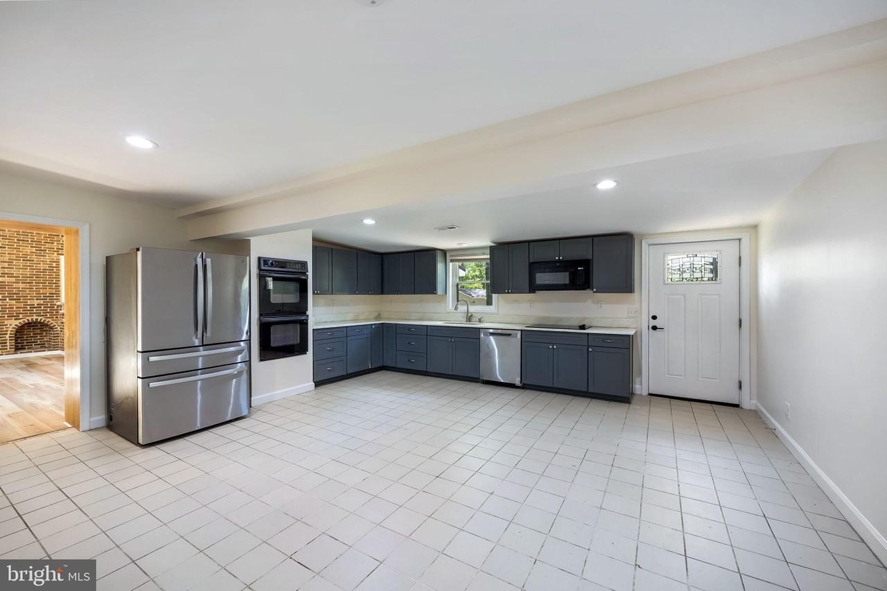 208 Telegraph Rd - Photo 2 of 26