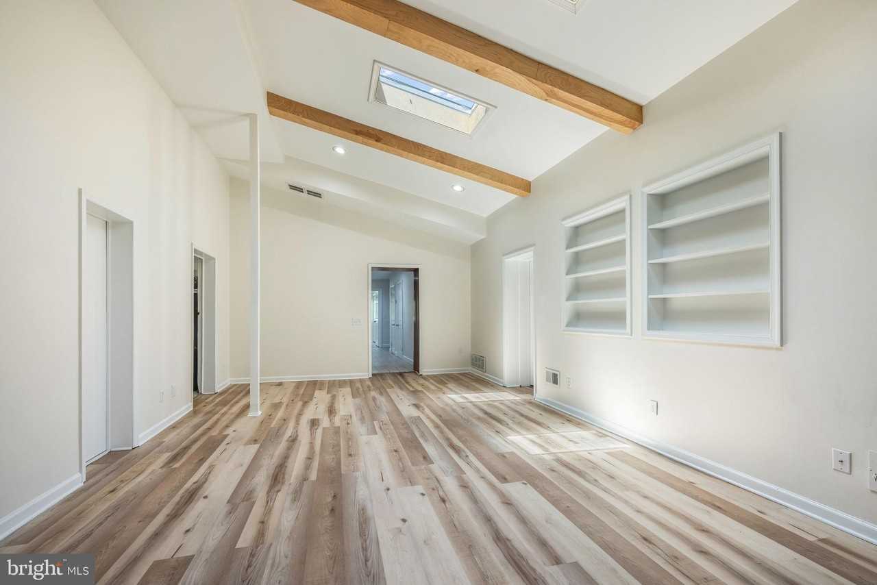 208 Telegraph Rd - Photo 6 of 26