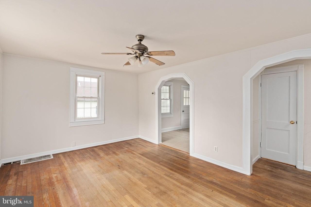 311 Colonial Ave - Photo 6 of 30