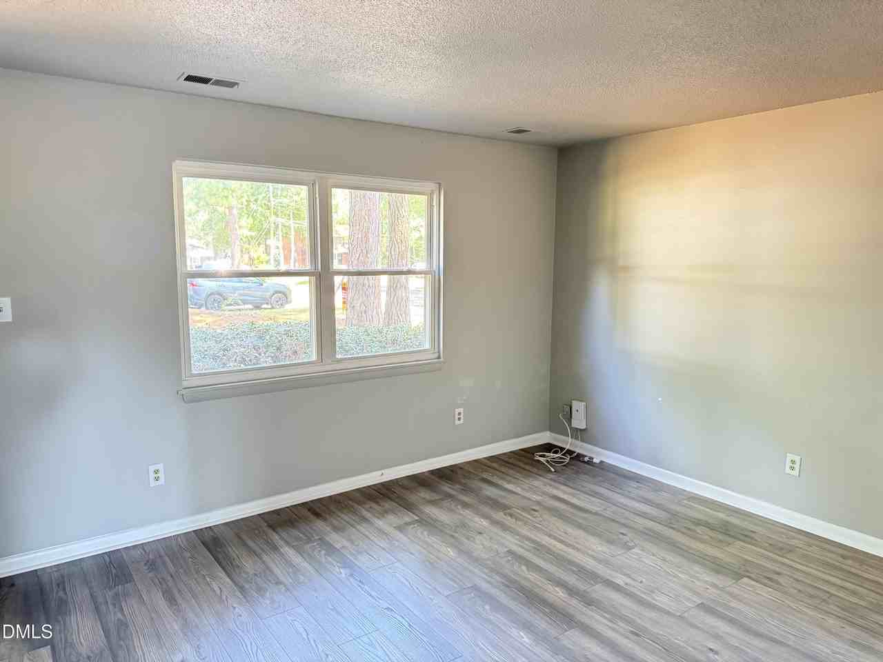4401 Bleeker Ct - Photo 3 of 12