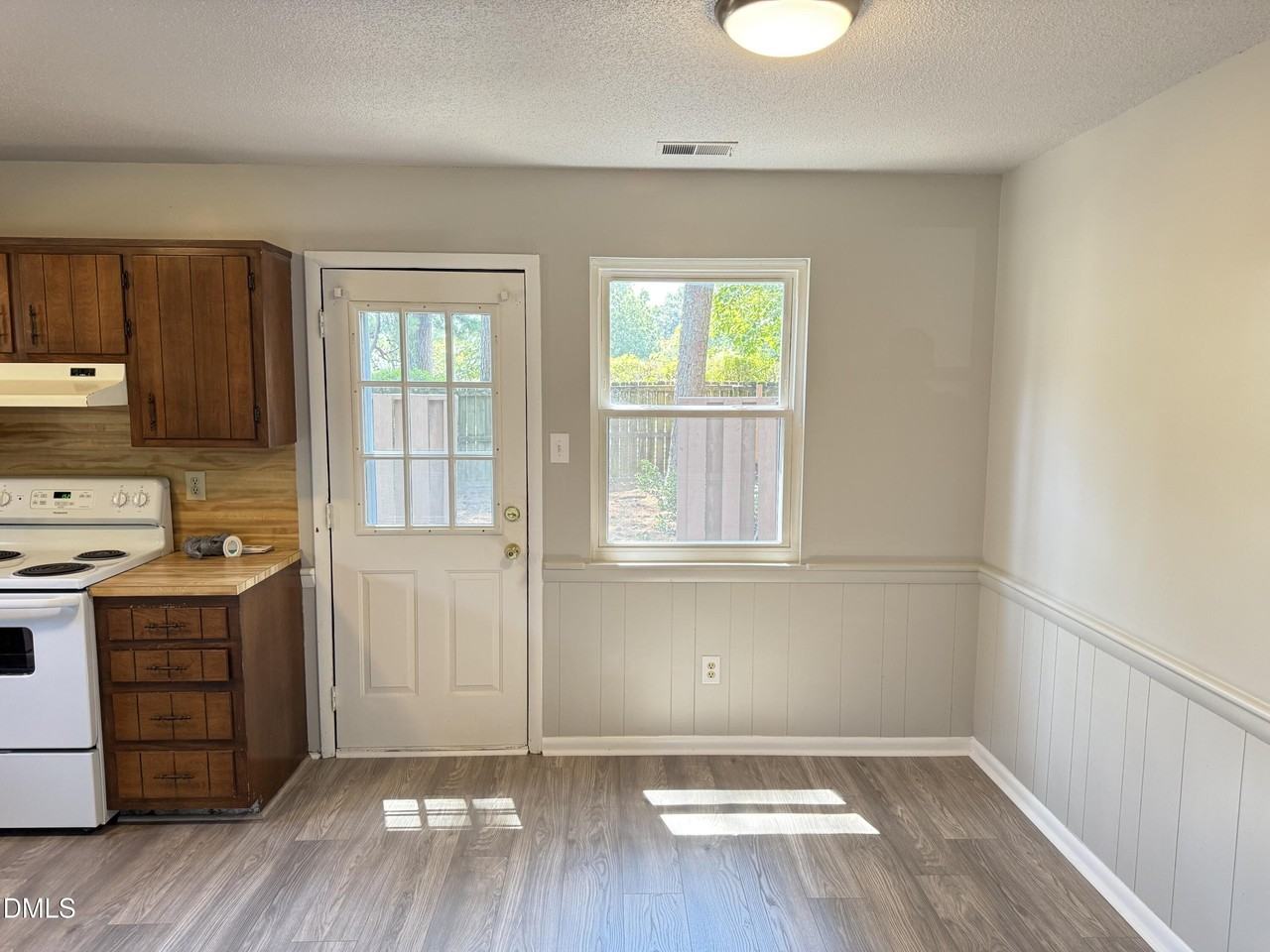 4401 Bleeker Ct - Photo 4 of 12