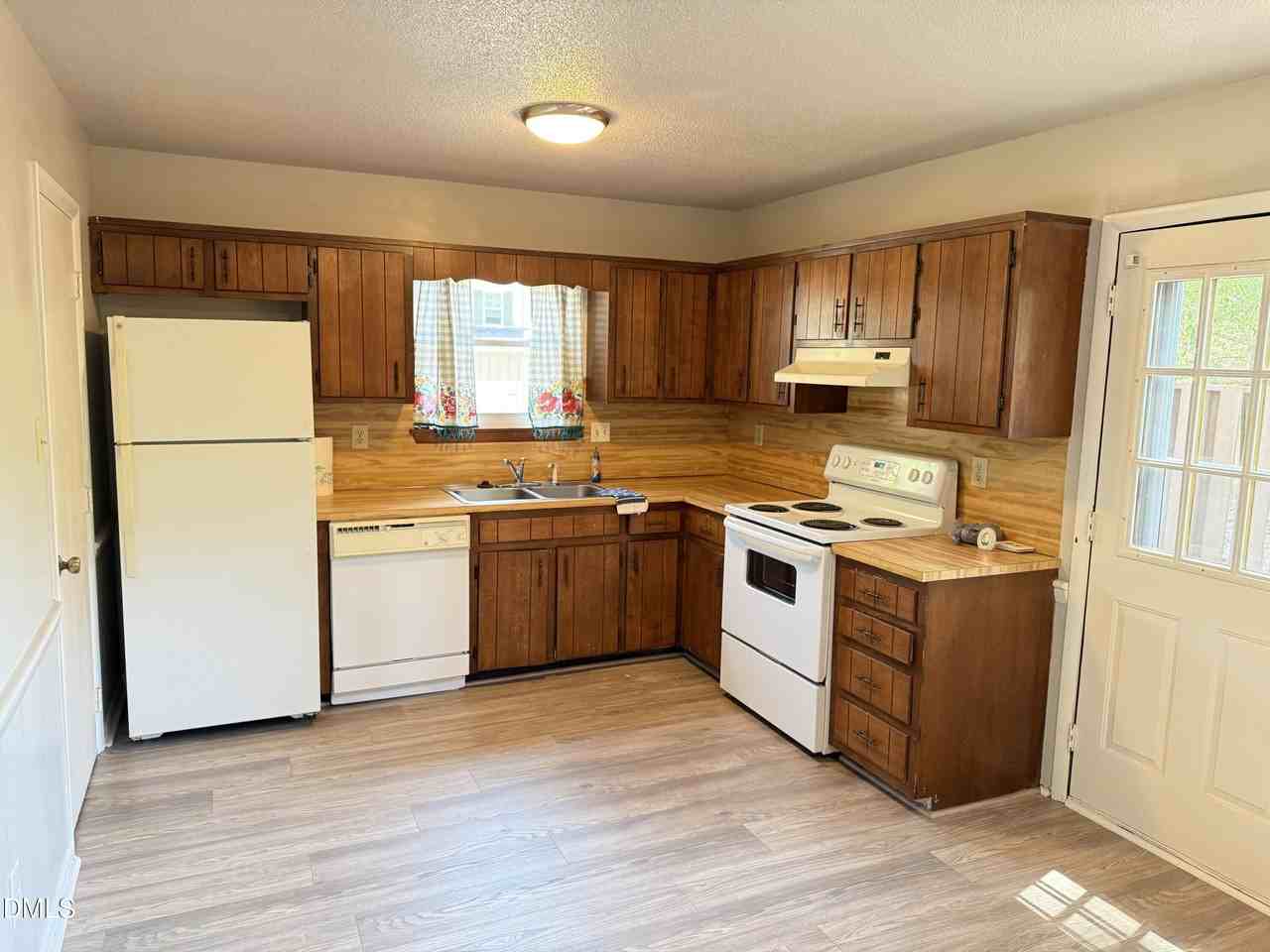 4401 Bleeker Ct - Photo 5 of 12