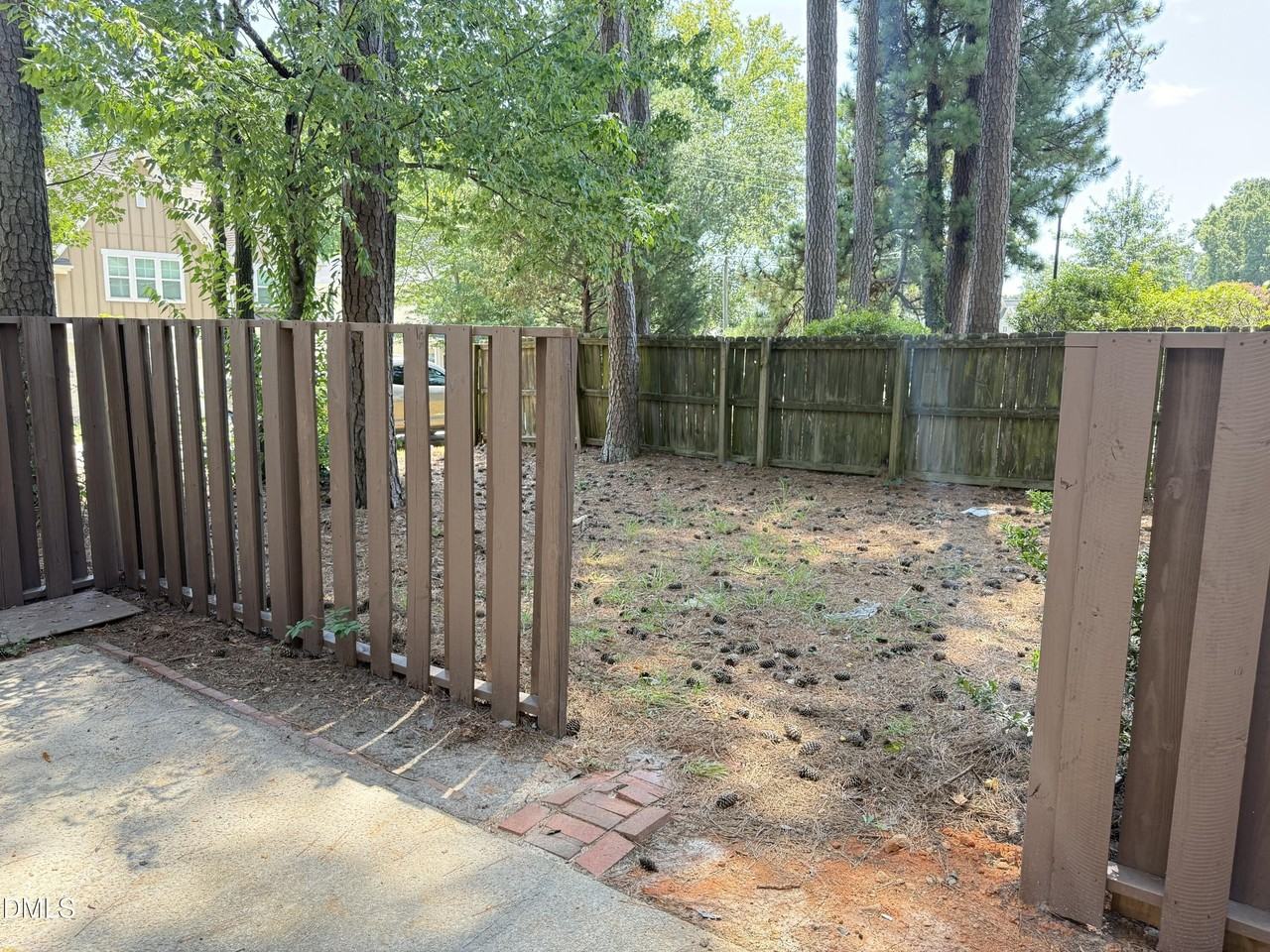 4401 Bleeker Ct - Photo 7 of 12
