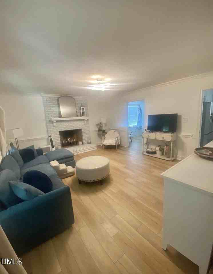 7709 Highlandview Cir - Photo 2 of 8