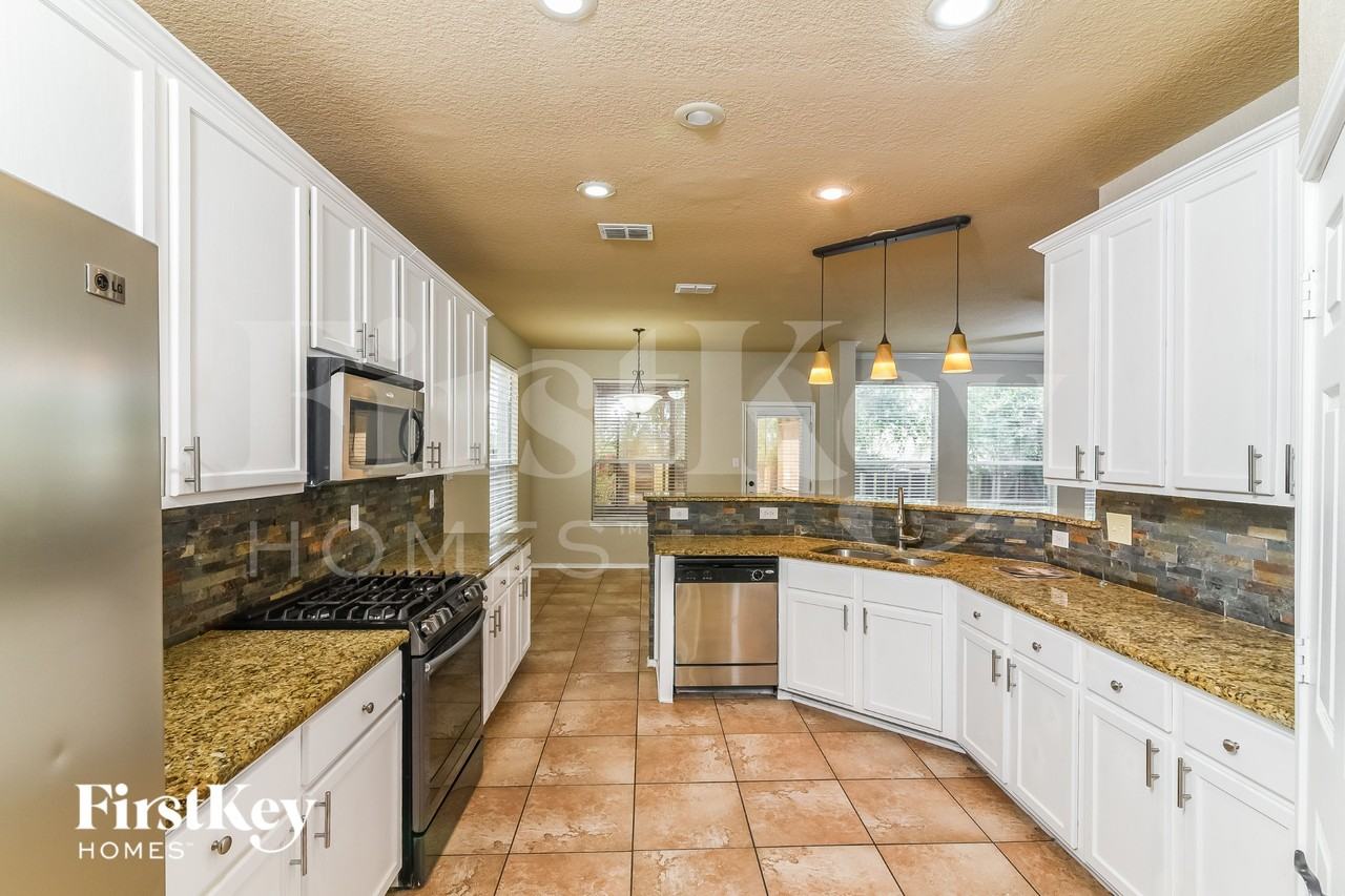 12243 Dewitt Cv - Photo 5 of 15