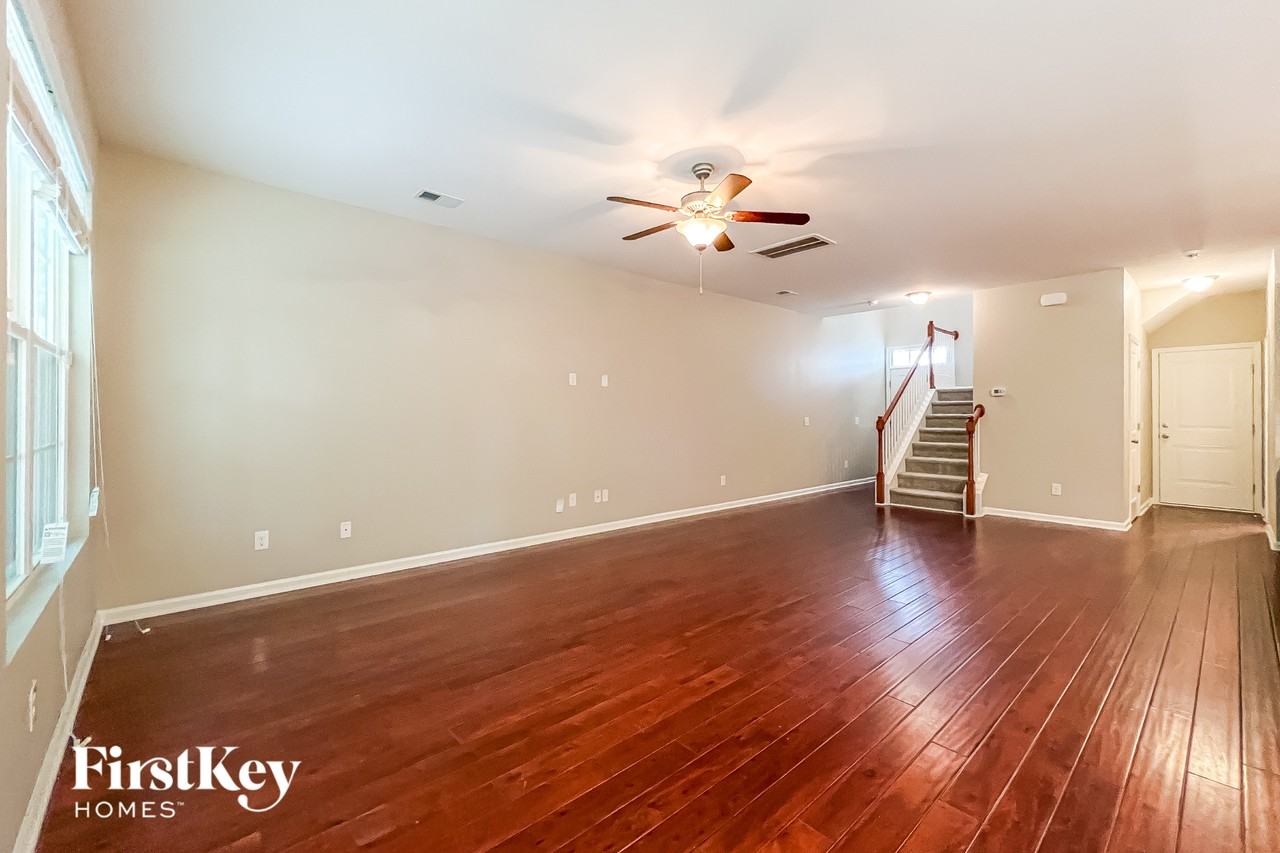 8946 Cat Tail Pond Rd - Photo 4 of 15