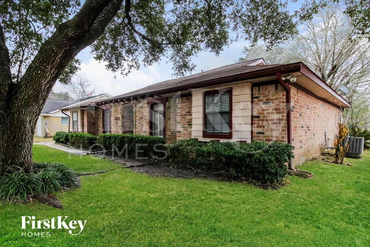 353 Dawn Hill Dr - Photo 3 of 17