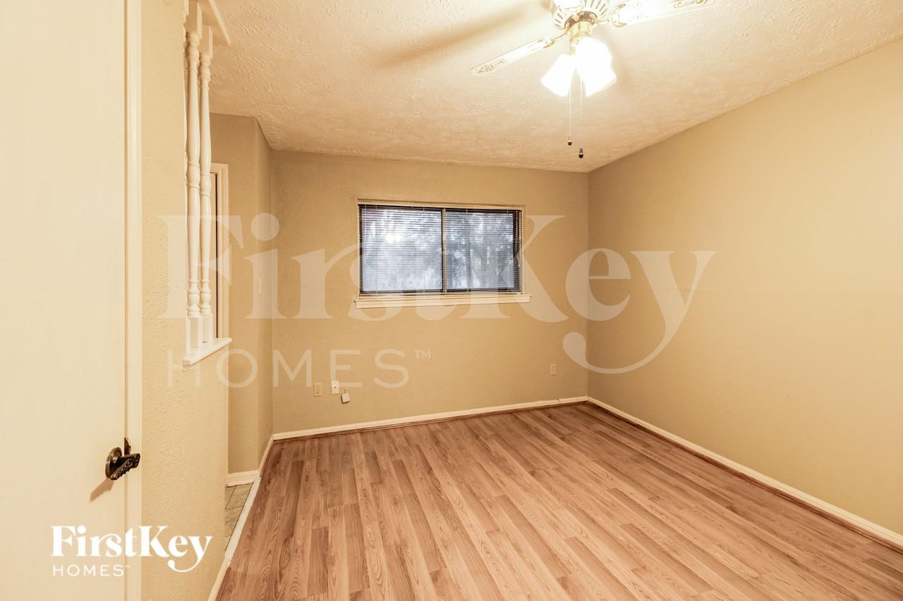 353 Dawn Hill Dr - Photo 4 of 17