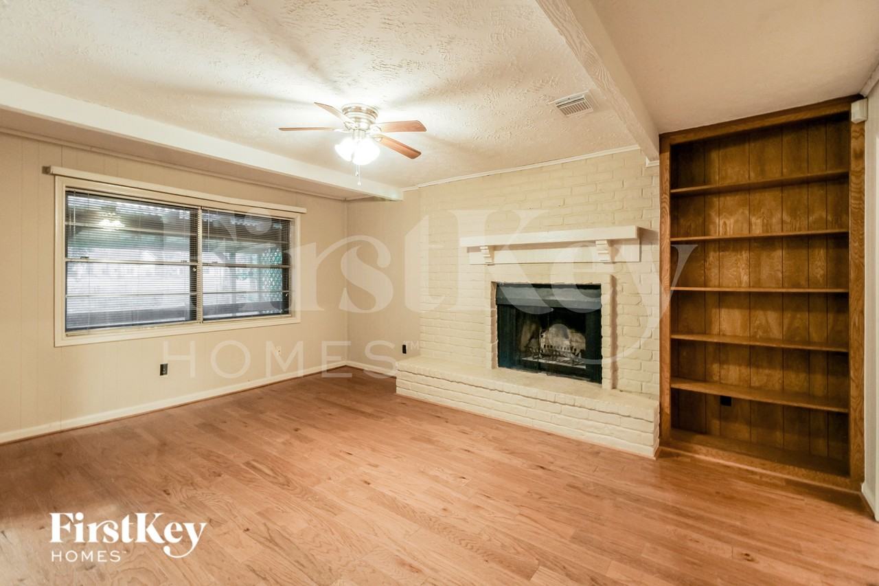 353 Dawn Hill Dr - Photo 5 of 17