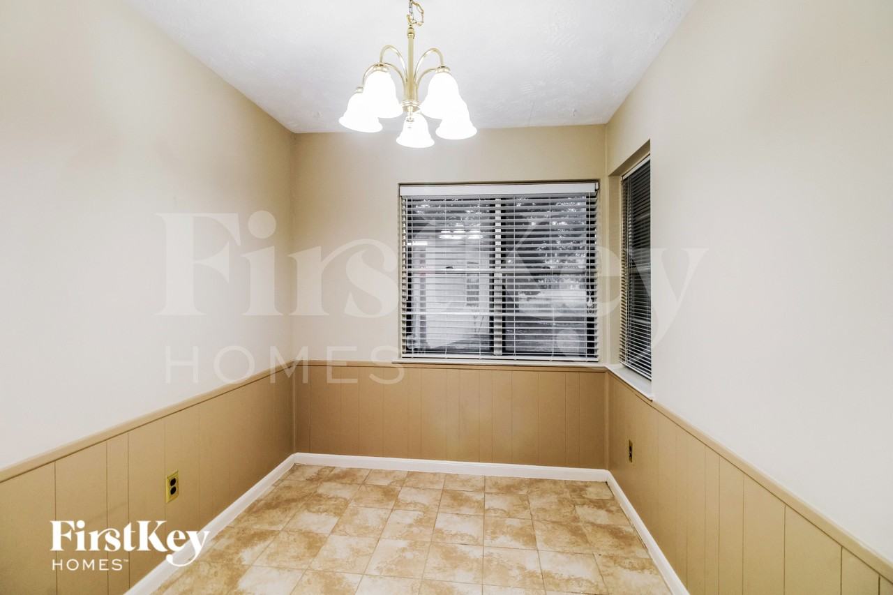 353 Dawn Hill Dr - Photo 6 of 17