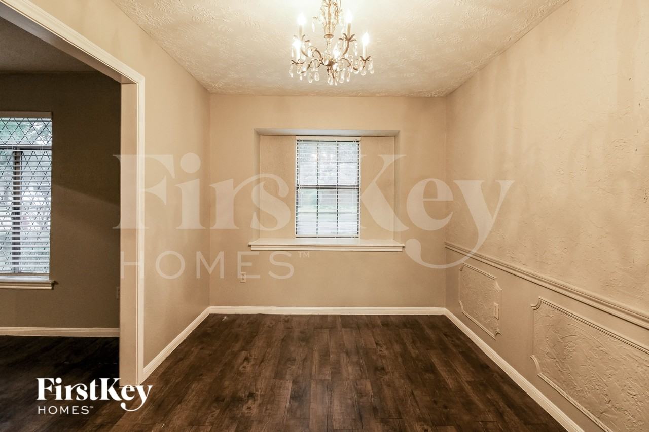 353 Dawn Hill Dr - Photo 7 of 17