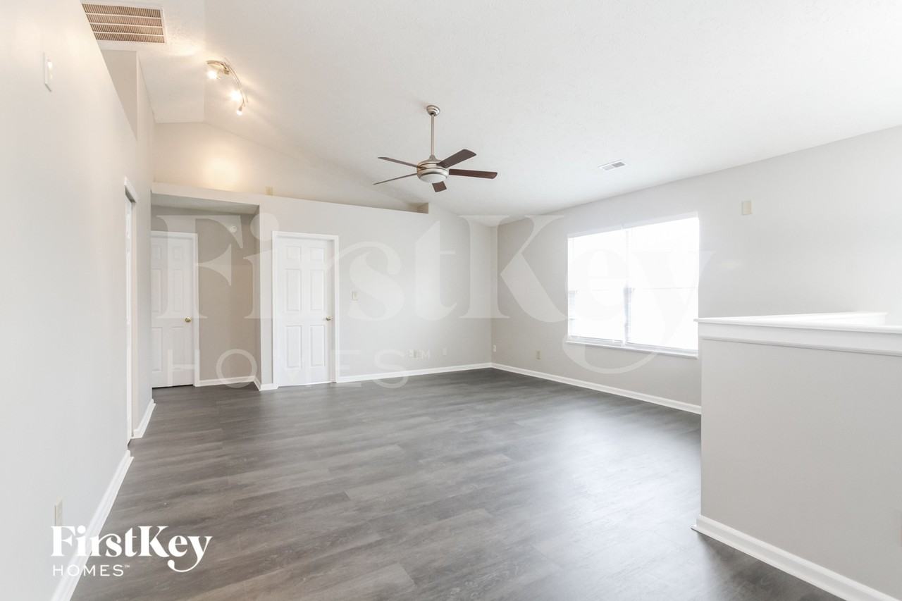 2935 Coles Creek Ln - Photo 2 of 15