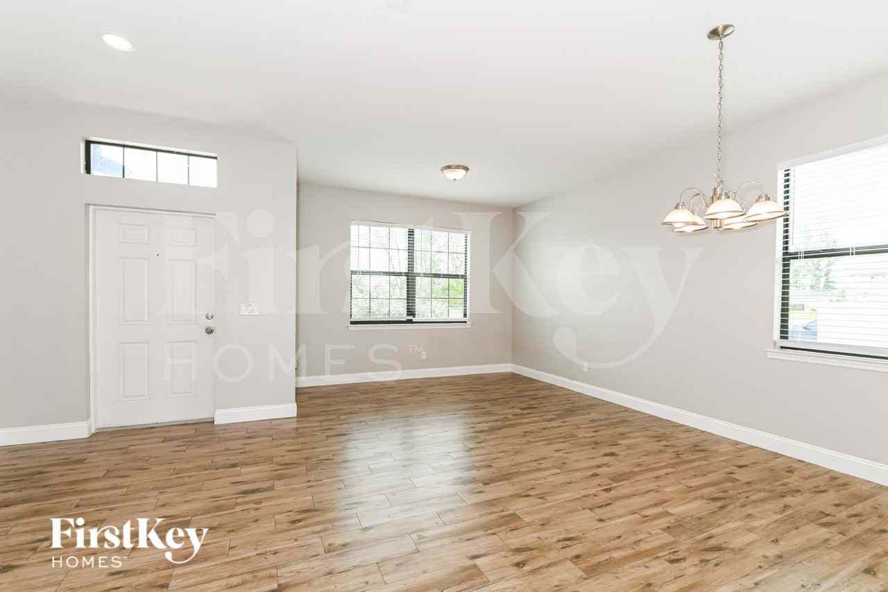 1406 Sw 2nd Ave - Photo 2 of 16
