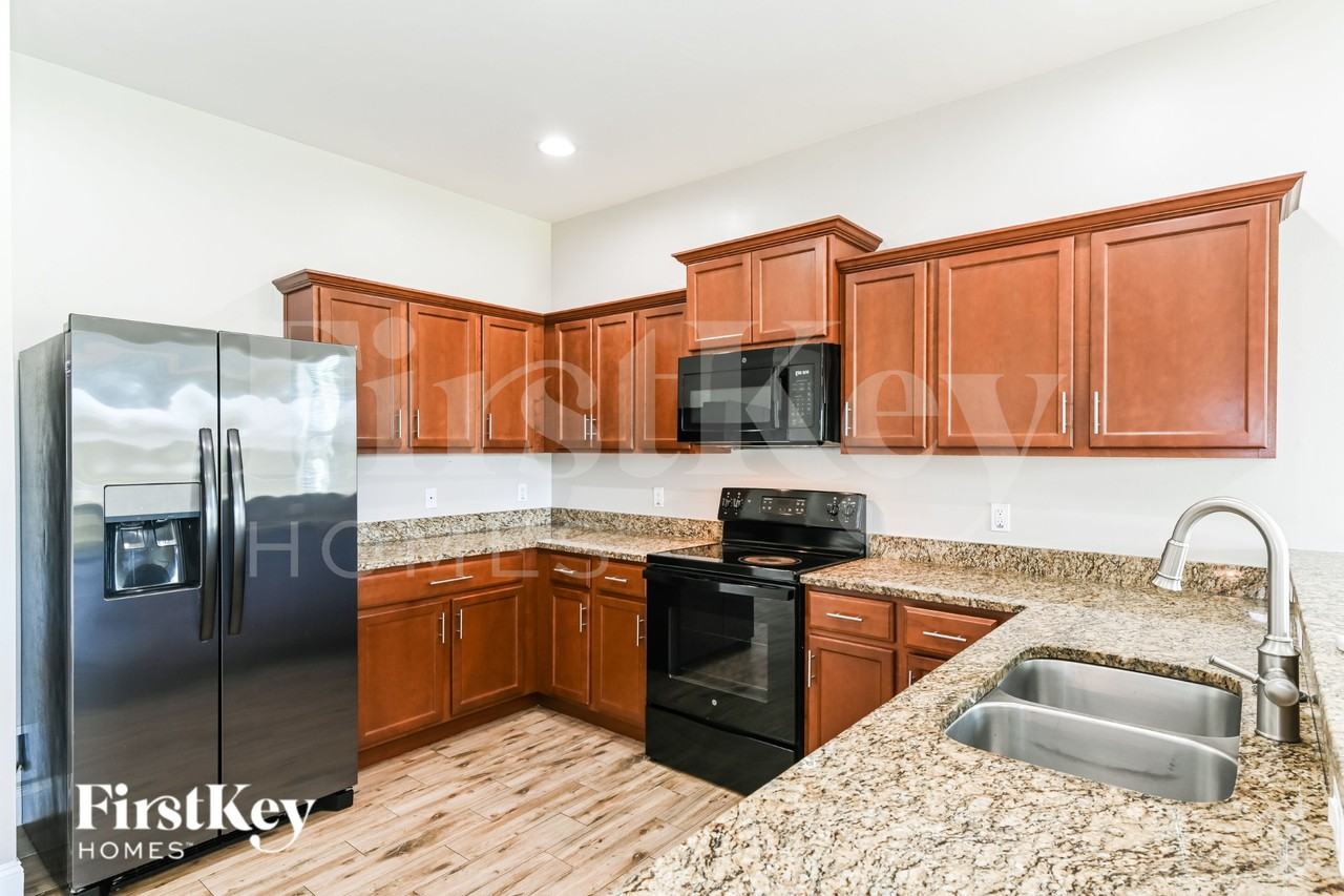 1406 Sw 2nd Ave - Photo 4 of 16