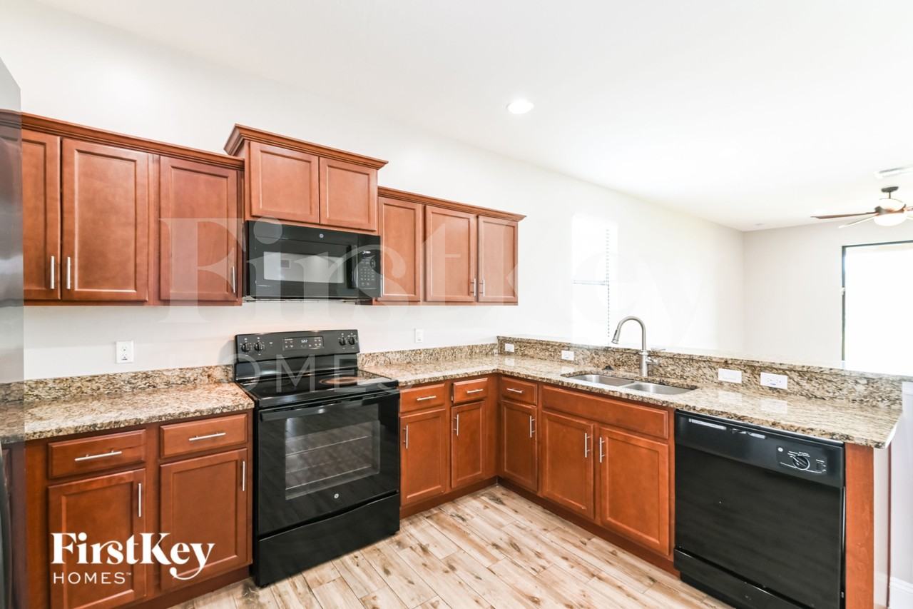 1406 Sw 2nd Ave - Photo 5 of 16