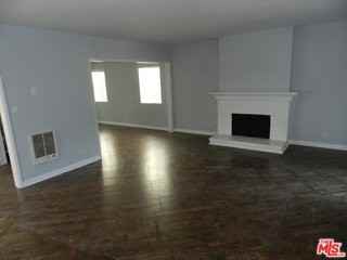 2711 Arizona Ave - Photo 2 of 8