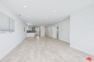 869 Warren Ave - Photo 4 of 8