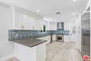 869 Warren Ave - Photo 7 of 8
