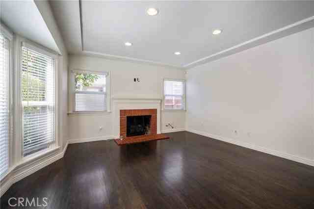 2526 Purdue Ave - Photo 3 of 7
