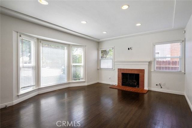2526 Purdue Ave - Photo 4 of 7