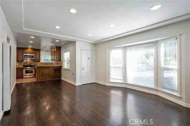 2526 Purdue Ave - Photo 5 of 7