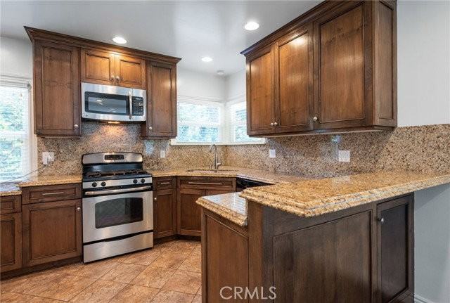 2526 Purdue Ave - Photo 6 of 7