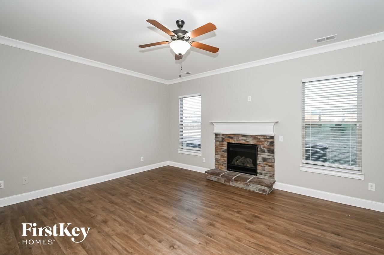 9154 Dover St - Photo 2 of 15