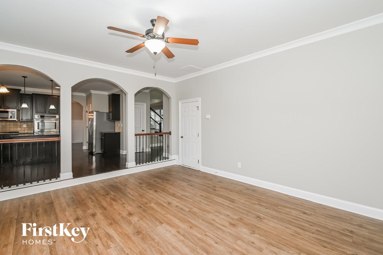 9154 Dover St - Photo 3 of 15
