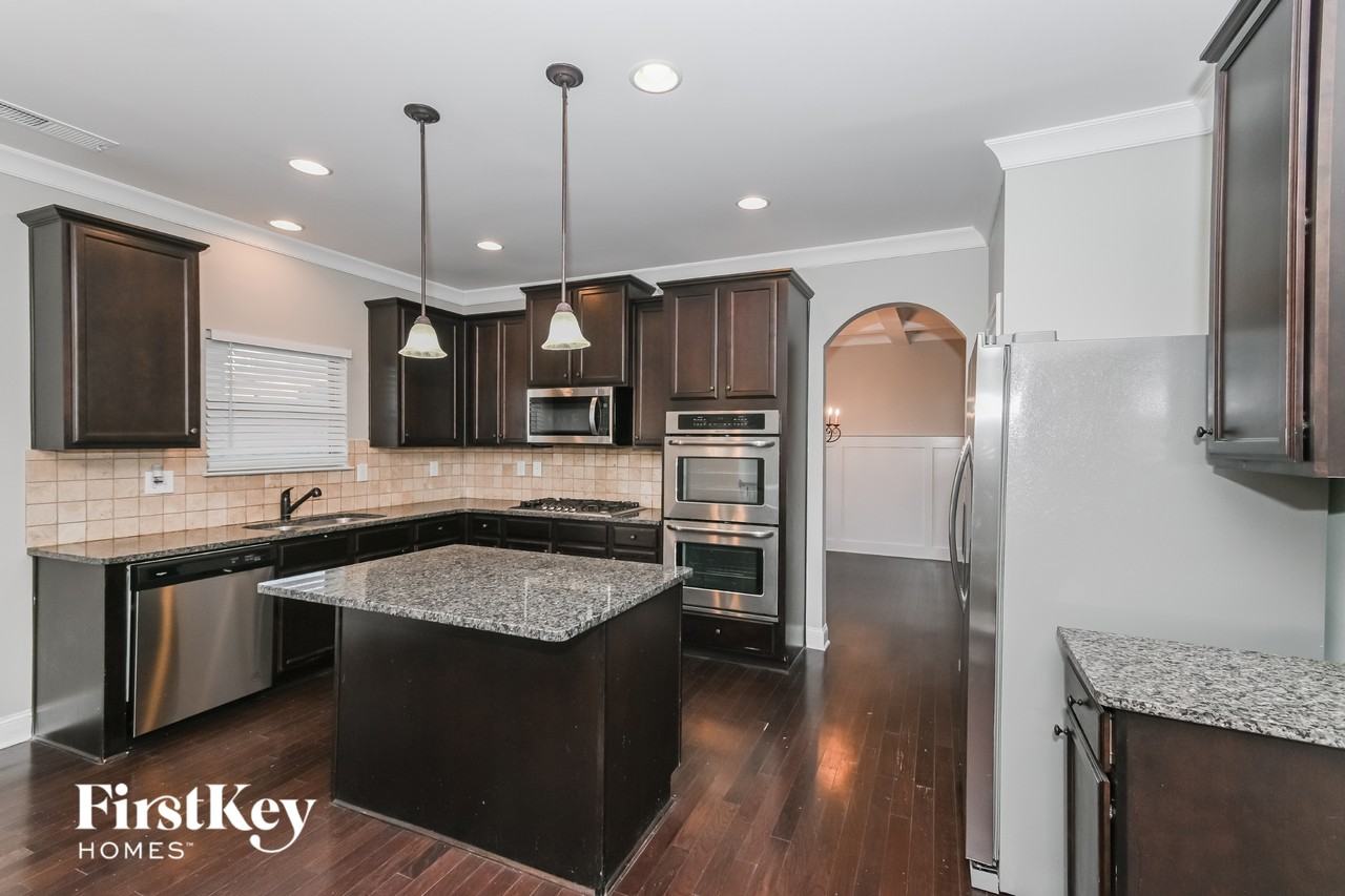 9154 Dover St - Photo 5 of 15