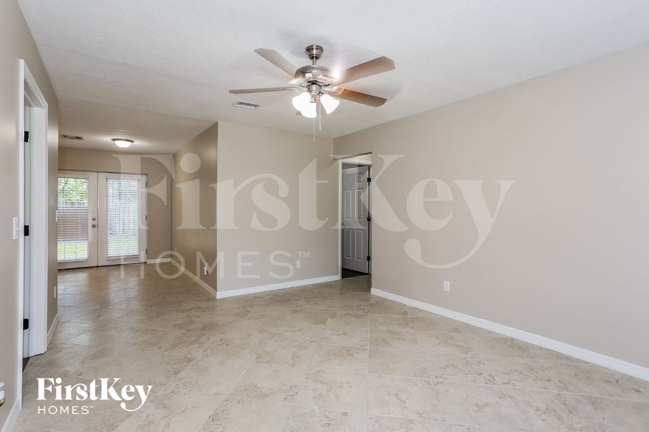 8045 Lamb Ct - Photo 4 of 15