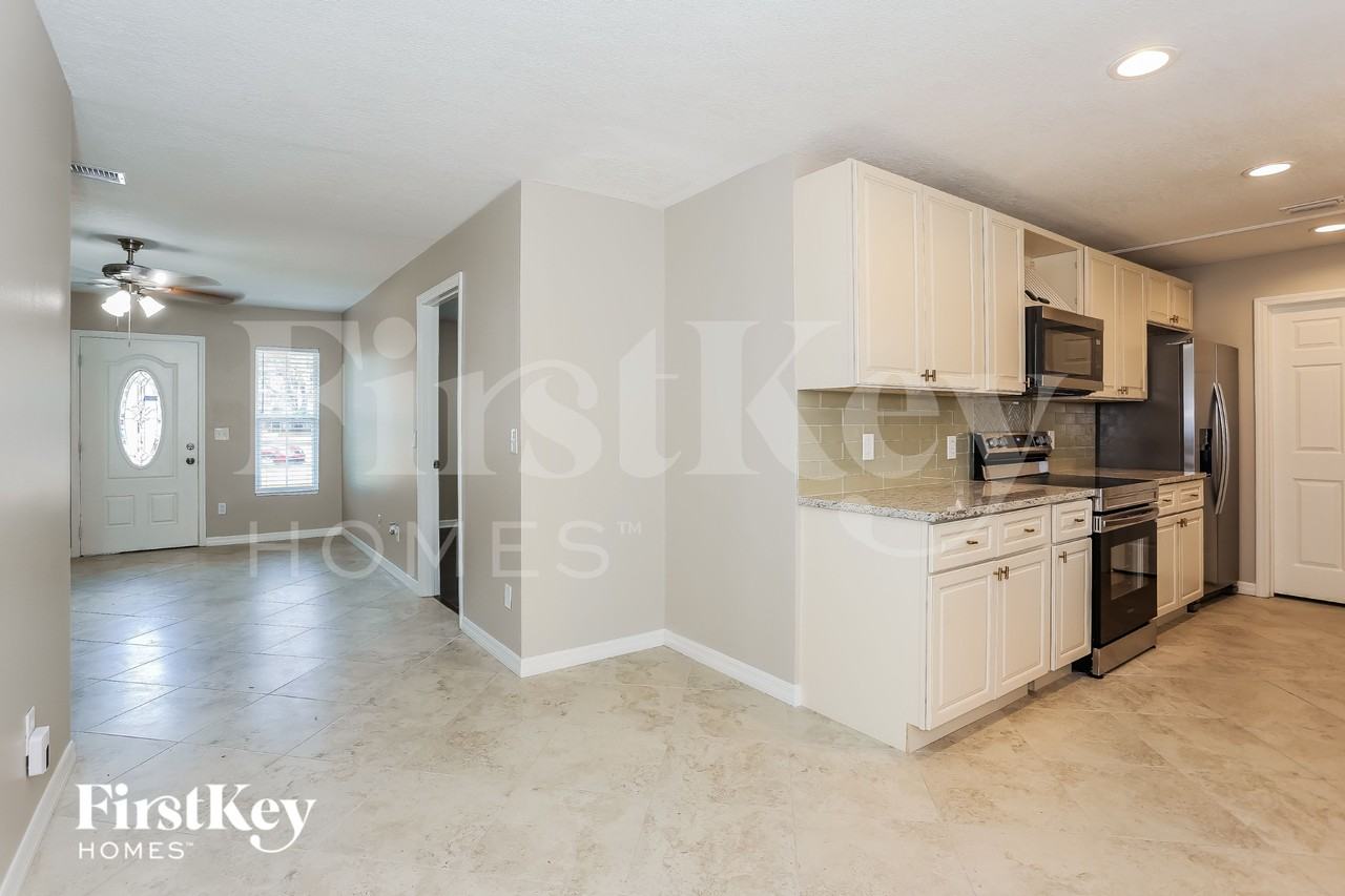 8045 Lamb Ct - Photo 6 of 15