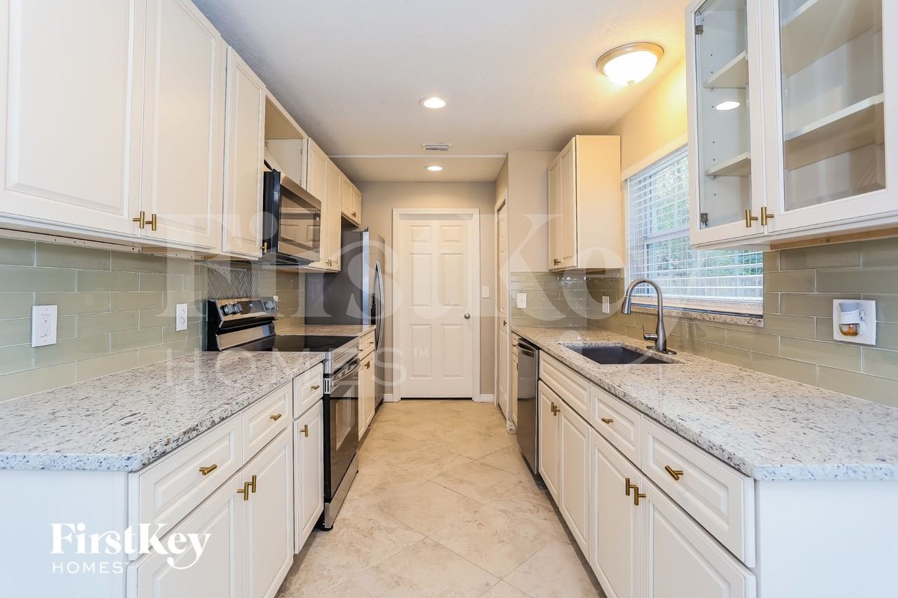 8045 Lamb Ct - Photo 7 of 15