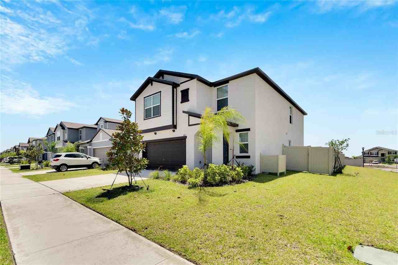 3107 Oyster Cove St - Photo 4 of 50