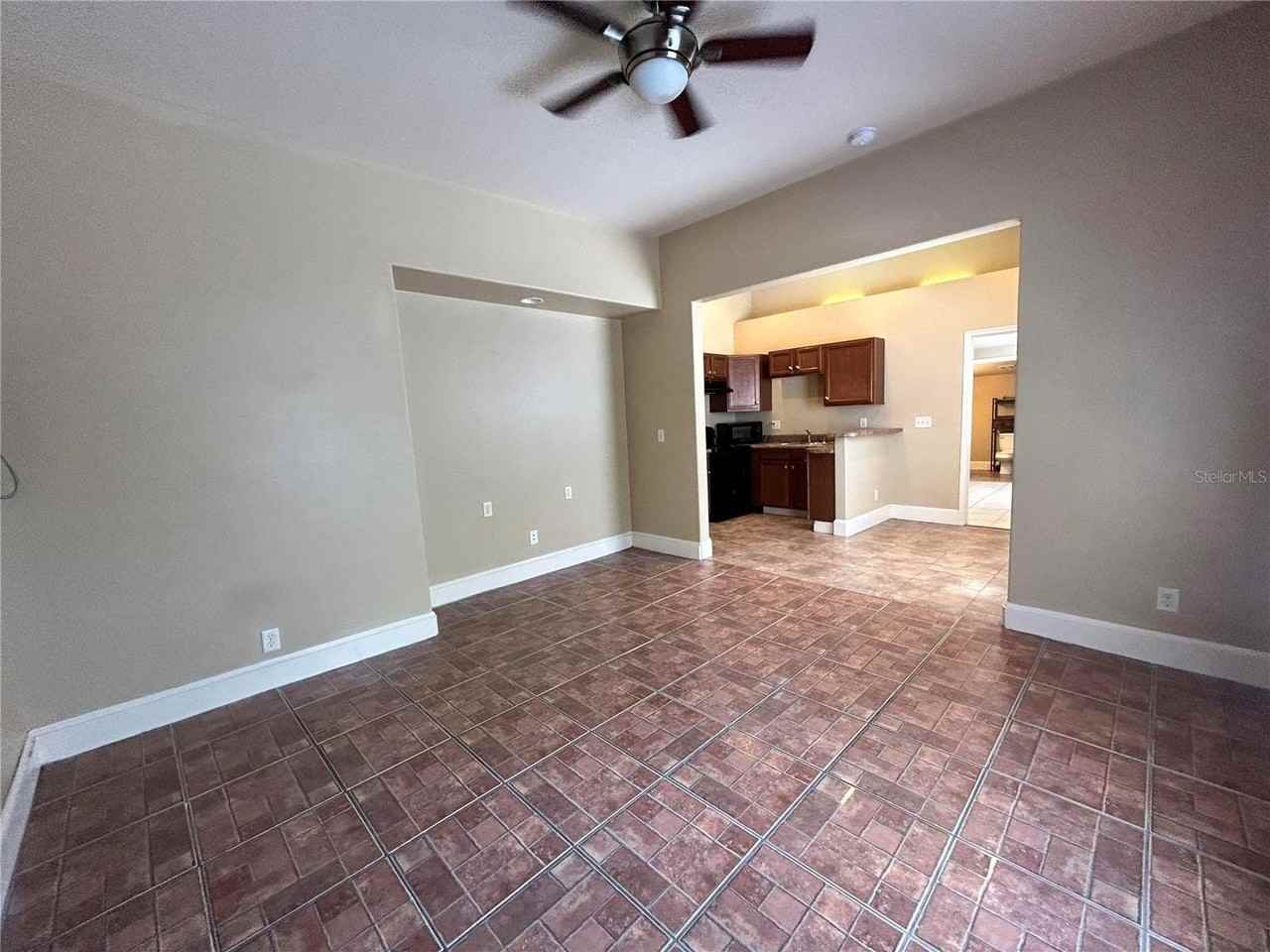 739 Dartmoor St N #739 - Photo 2 of 9