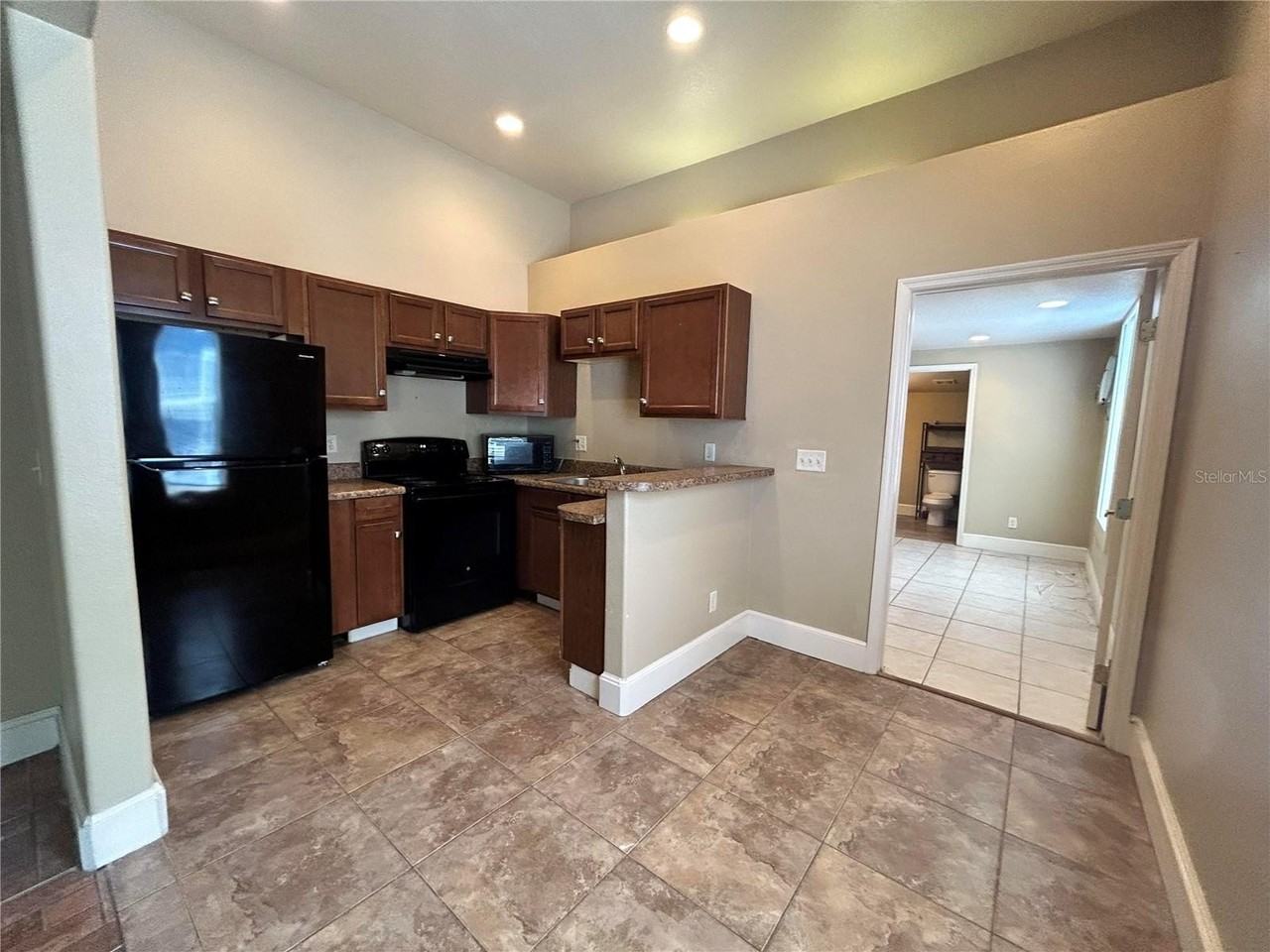 739 Dartmoor St N #739 - Photo 4 of 9