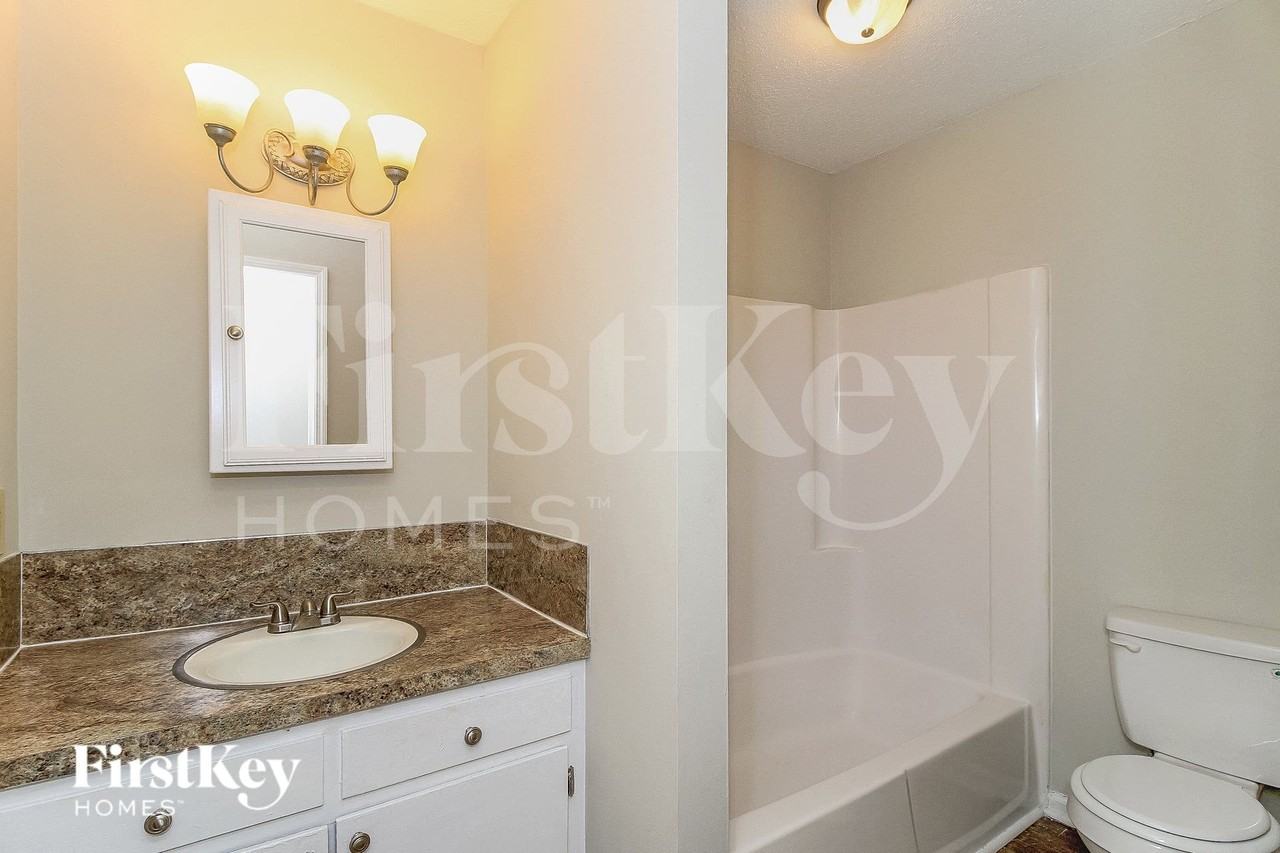 318 Elm Dr - Photo 6 of 15